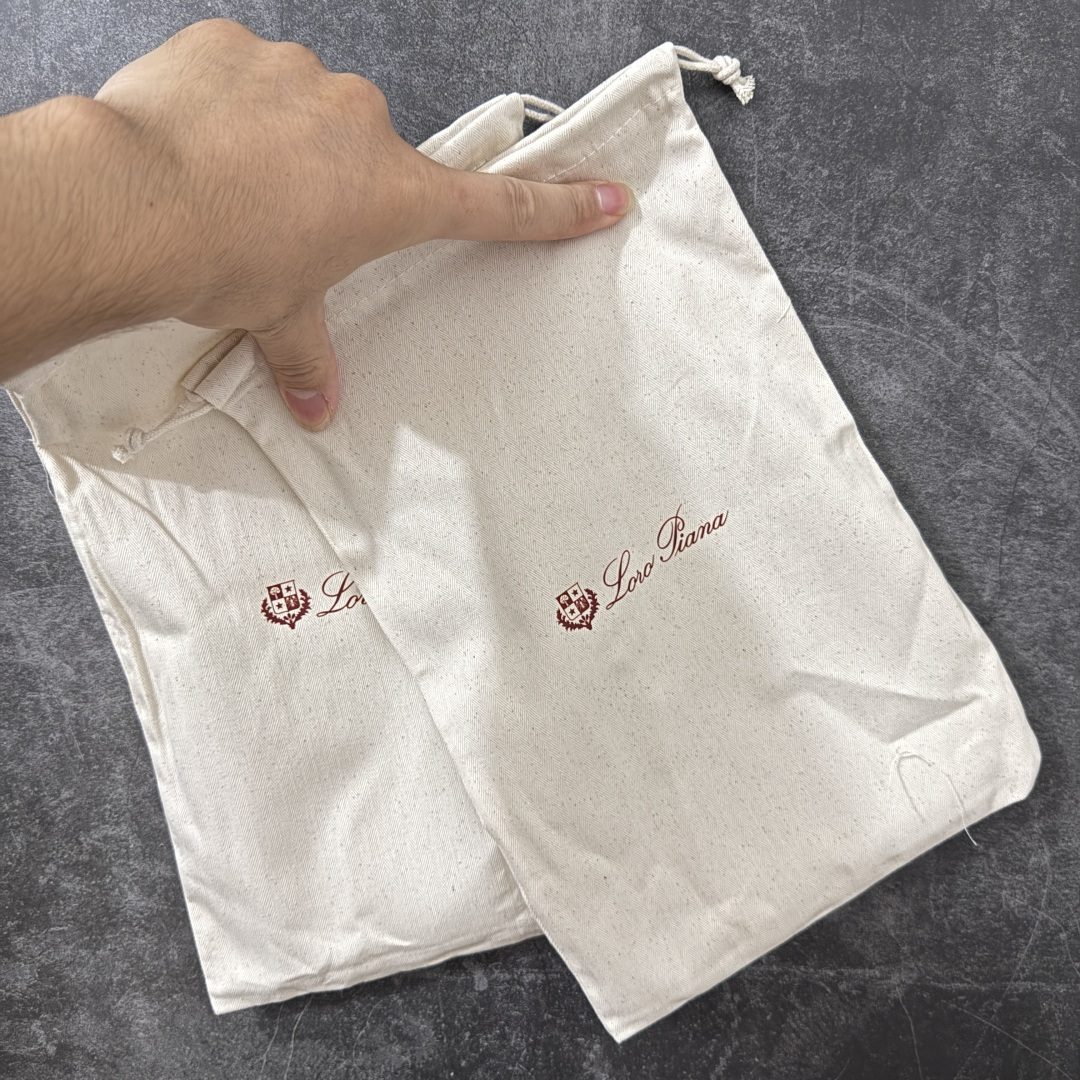 图片[10]-【佛山超A版】Loro Piana LP Tennis Walk Low 生活系列低帮复古百搭德训风休闲运动板鞋 意大利顶级奢侈品牌·诺悠翩雅 这款新款绒面革网球鞋采用超低帮设计 适合全年穿着 并具有防水性能 包边鞋底营造轻松迷人的色彩组合 将功能性与低调个性风格和谐融合 打造都市着装的理想鞋履选择 鞋跟处饰以Kummel色嵌片 柔软小牛皮鞋舌 压印LP徽标 棉质鞋带材质 鞋面：牛剖层绒面革 鞋底：橡胶 衬里：牛皮革 尺码：35 36 37 38 39 40 41 42 43 44 45-选品中心