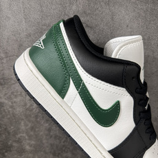 Air Jordan Low AJ1 乔1黑白绿色 低帮文化休闲运动板鞋 -047 市面中低帮最具代表性版本没有之一 口 Air Jordan Low AJ1 乔1黑白绿色 低帮文化休闲运动板鞋 -047 市面中低帮最具代表性版本没有之一 口