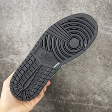 Air Jordan Low AJ1 乔1黑白绿色 低帮文化休闲运动板鞋 -047 市面中低帮最具代表性版本没有之一 口 Air Jordan Low AJ1 乔1黑白绿色 低帮文化休闲运动板鞋 -047 市面中低帮最具代表性版本没有之一 口