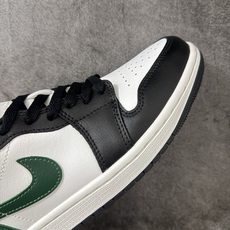 Air Jordan Low AJ1 乔1黑白绿色 低帮文化休闲运动板鞋 -047 市面中低帮最具代表性版本没有之一 口 Air Jordan Low AJ1 乔1黑白绿色 低帮文化休闲运动板鞋 -047 市面中低帮最具代表性版本没有之一 口