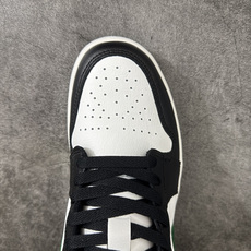 Air Jordan Low AJ1 乔1黑白绿色 低帮文化休闲运动板鞋 -047 市面中低帮最具代表性版本没有之一 口 Air Jordan Low AJ1 乔1黑白绿色 低帮文化休闲运动板鞋 -047 市面中低帮最具代表性版本没有之一 口