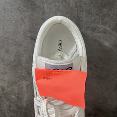 OFF-WHITE 3.0 Off Court 小牛皮 圆头系带 低帮休闲休闲鞋 标签的独特风格上脚就是焦点 外观很有设 OFF-WHITE 3.0 Off Court 小牛皮 圆头系带 低帮休闲休闲鞋 标签的独特风格上脚就是焦点 外观很有设