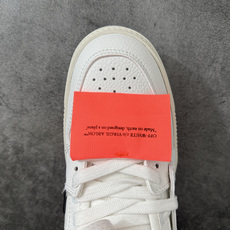 OFF-WHITE 3.0 Off Court 小牛皮 圆头系带 低帮休闲休闲鞋 标签的独特风格上脚就是焦点 外观很有设 OFF-WHITE 3.0 Off Court 小牛皮 圆头系带 低帮休闲休闲鞋 标签的独特风格上脚就是焦点 外观很有设