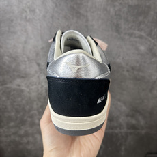 美津浓 Mizuno CT CLUB 减震耐磨 低帮跑步鞋 实现缓震与回弹的平衡。U4IC 中底材质兼顾轻量、软弹与耐用 美津浓 Mizuno CT CLUB 减震耐磨 低帮跑步鞋 实现缓震与回弹的平衡。U4IC 中底材质兼顾轻量、软弹与耐用