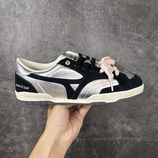 美津浓 Mizuno CT CLUB 减震耐磨 低帮跑步鞋 实现缓震与回弹的平衡。U4IC 中底材质兼顾轻量、软弹与耐用 美津浓 Mizuno CT CLUB 减震耐磨 低帮跑步鞋 实现缓震与回弹的平衡。U4IC 中底材质兼顾轻量、软弹与耐用