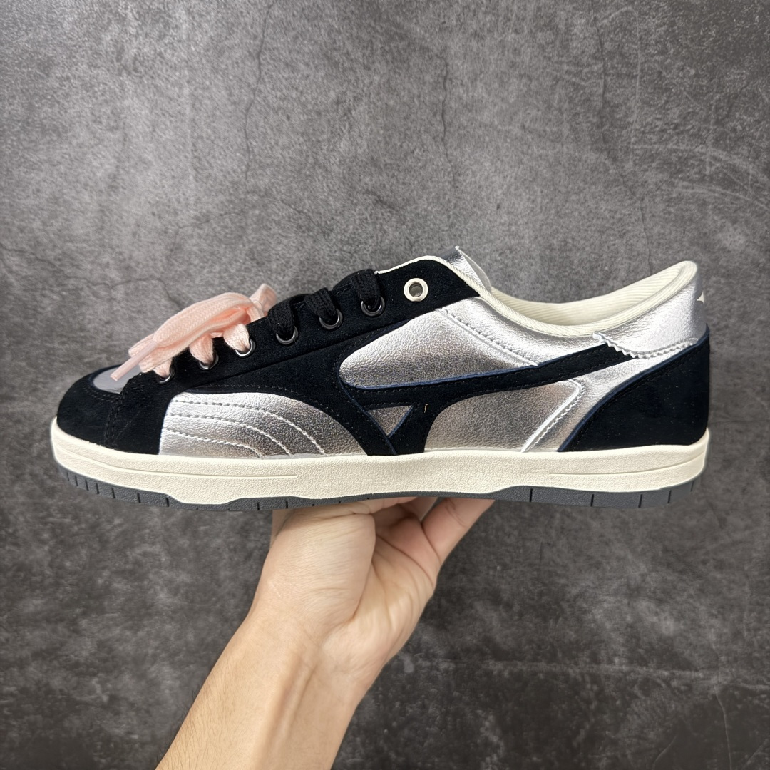 美津浓 Mizuno CT CLUB 减震耐磨 低帮跑步鞋 实现缓震与回弹的平衡。U4IC 中底材质兼顾轻量、软弹与耐用 美津浓 Mizuno CT CLUB 减震耐磨 低帮跑步鞋 实现缓震与回弹的平衡。U4IC 中底材质兼顾轻量、软弹与耐用