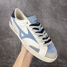 美津浓 Mizuno CT CLUB 减震耐磨 低帮跑步鞋 实现缓震与回弹的平衡。U4IC 中底材质兼顾轻量、软弹与耐用 美津浓 Mizuno CT CLUB 减震耐磨 低帮跑步鞋 实现缓震与回弹的平衡。U4IC 中底材质兼顾轻量、软弹与耐用