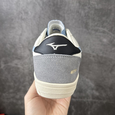 美津浓 Mizuno CT CLUB 减震耐磨 低帮跑步鞋 实现缓震与回弹的平衡。U4IC 中底材质兼顾轻量、软弹与耐用 美津浓 Mizuno CT CLUB 减震耐磨 低帮跑步鞋 实现缓震与回弹的平衡。U4IC 中底材质兼顾轻量、软弹与耐用