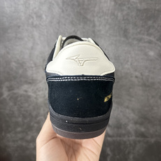 美津浓 Mizuno CT CLUB 减震耐磨 低帮跑步鞋 实现缓震与回弹的平衡。U4IC 中底材质兼顾轻量、软弹与耐用 美津浓 Mizuno CT CLUB 减震耐磨 低帮跑步鞋 实现缓震与回弹的平衡。U4IC 中底材质兼顾轻量、软弹与耐用