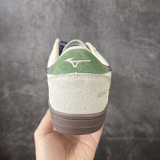 美津浓 Mizuno CT CLUB 减震耐磨 低帮跑步鞋 实现缓震与回弹的平衡。U4IC 中底材质兼顾轻量、软弹与耐用 美津浓 Mizuno CT CLUB 减震耐磨 低帮跑步鞋 实现缓震与回弹的平衡。U4IC 中底材质兼顾轻量、软弹与耐用