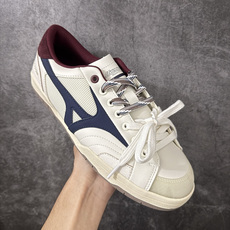 美津浓 Mizuno CT CLUB 减震耐磨 低帮跑步鞋 实现缓震与回弹的平衡。U4IC 中底材质兼顾轻量、软弹与耐用 美津浓 Mizuno CT CLUB 减震耐磨 低帮跑步鞋 实现缓震与回弹的平衡。U4IC 中底材质兼顾轻量、软弹与耐用