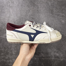 美津浓 Mizuno CT CLUB 减震耐磨 低帮跑步鞋 实现缓震与回弹的平衡。U4IC 中底材质兼顾轻量、软弹与耐用 美津浓 Mizuno CT CLUB 减震耐磨 低帮跑步鞋 实现缓震与回弹的平衡。U4IC 中底材质兼顾轻量、软弹与耐用