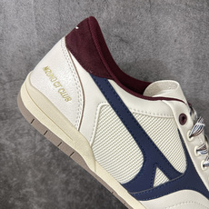 美津浓 Mizuno CT CLUB 减震耐磨 低帮跑步鞋 实现缓震与回弹的平衡。U4IC 中底材质兼顾轻量、软弹与耐用 美津浓 Mizuno CT CLUB 减震耐磨 低帮跑步鞋 实现缓震与回弹的平衡。U4IC 中底材质兼顾轻量、软弹与耐用