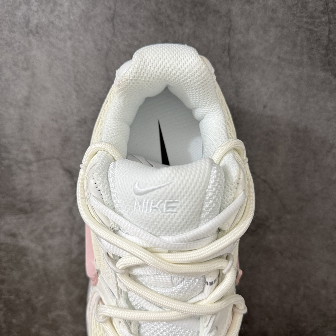 Nike V5 RNR 复古做旧 解构绑带 舒适百搭防滑耐磨 低帮跑步鞋 舒适有型适合日常穿着 该鞋款延续千禧年经典设计 Nike V5 RNR 复古做旧 解构绑带 舒适百搭防滑耐磨 低帮跑步鞋 舒适有型适合日常穿着 该鞋款延续千禧年经典设计