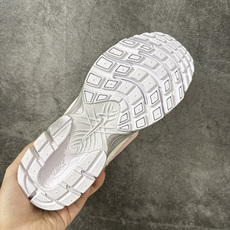 Nike V5 RNR 复古做旧 解构绑带 舒适百搭防滑耐磨 低帮跑步鞋 舒适有型适合日常穿着 该鞋款延续千禧年经典设计 Nike V5 RNR 复古做旧 解构绑带 舒适百搭防滑耐磨 低帮跑步鞋 舒适有型适合日常穿着 该鞋款延续千禧年经典设计