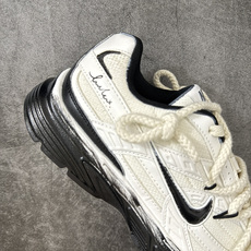 NIKE INITIATOR 创始者系列复古休闲运动舒适跑鞋 此款为人工手绘定制图案 原版基于Nike Initiato NIKE INITIATOR 创始者系列复古休闲运动舒适跑鞋 此款为人工手绘定制图案 原版基于Nike Initiato