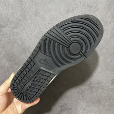 Nike Air Jordan 1 Low 全新配色 AJ1乔1低帮休闲板鞋 同步官方配色 市场唯一独家头层皮打造 原鞋 Nike Air Jordan 1 Low 全新配色 AJ1乔1低帮休闲板鞋 同步官方配色 市场唯一独家头层皮打造 原鞋