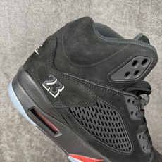 AJ5万圣节 Air Jordan 5 Halloween 舒适贴合 复古篮球鞋 黑红 货号:HQ7978-001 OG AJ5万圣节 Air Jordan 5 Halloween 舒适贴合 复古篮球鞋 黑红 货号:HQ7978-001 OG