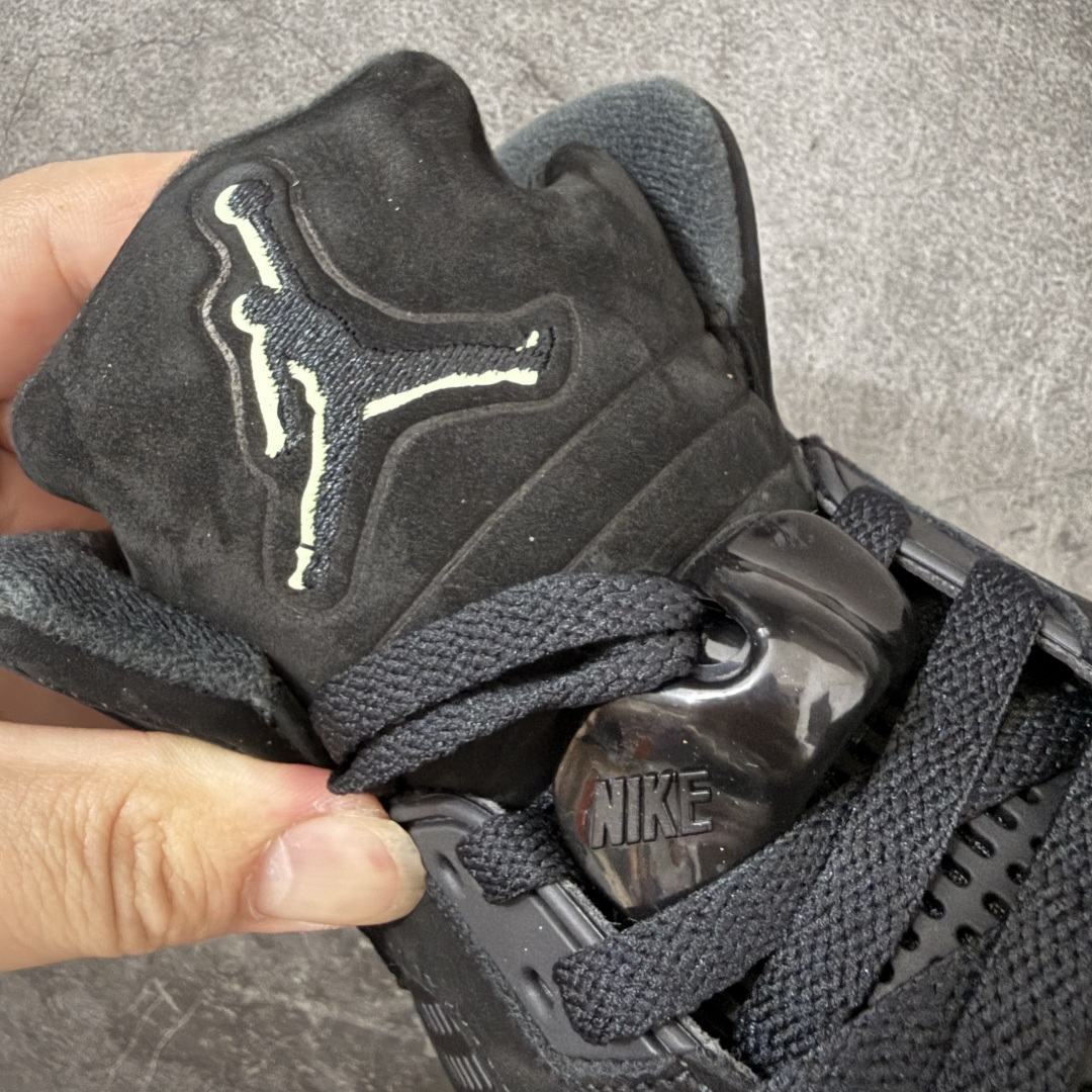 AJ5万圣节 Air Jordan 5 Halloween 舒适贴合 复古篮球鞋 黑红 货号:HQ7978-001 OG AJ5万圣节 Air Jordan 5 Halloween 舒适贴合 复古篮球鞋 黑红 货号:HQ7978-001 OG