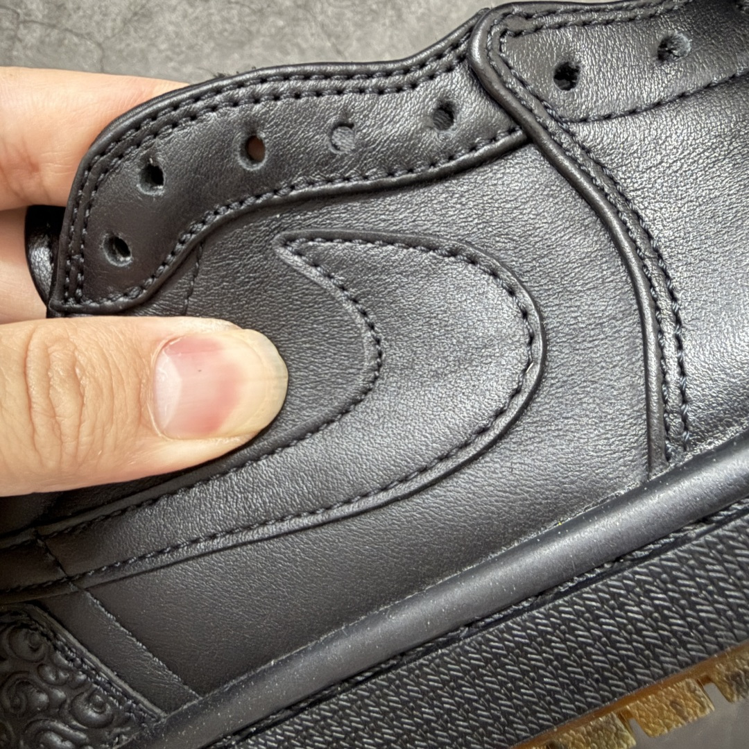 Air Jordan AJ1 Low 低帮 黑金 玄武 国区限定黑色 IO3147-001 市面最具代表性版本 口碑大厂 Air Jordan AJ1 Low 低帮 黑金 玄武 国区限定黑色 IO3147-001 市面最具代表性版本 口碑大厂