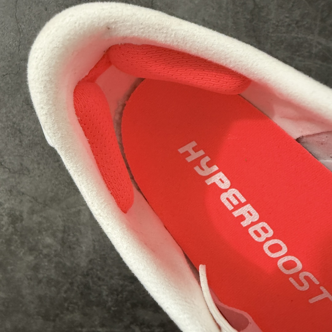 Adidas Hyperboost EDGE M 缓震运动休闲轻便透气跑步鞋 采用adidas PRIMEKNIT鞋面 