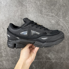 Adidas 阿迪 x RAF SIMONS 拉夫西蒙 Ozweego 先锋潮流 水泡 复古低帮休闲鞋 S74587 独 Adidas 阿迪 x RAF SIMONS 拉夫西蒙 Ozweego 先锋潮流 水泡 复古低帮休闲鞋 S74587 独