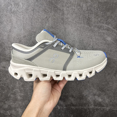 On Cloud X 5昂跑 舒适柔软 休闲 跑步鞋 On昂跑Cloud X5适合日常休闲穿着,云状结构提供柔软的缓震脚 On Cloud X 5昂跑 舒适柔软 休闲 跑步鞋 On昂跑Cloud X5适合日常休闲穿着,云状结构提供柔软的缓震脚