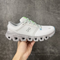On Cloud X 5昂跑 舒适柔软 休闲 跑步鞋 On昂跑Cloud X5适合日常休闲穿着,云状结构提供柔软的缓震脚 On Cloud X 5昂跑 舒适柔软 休闲 跑步鞋 On昂跑Cloud X5适合日常休闲穿着,云状结构提供柔软的缓震脚