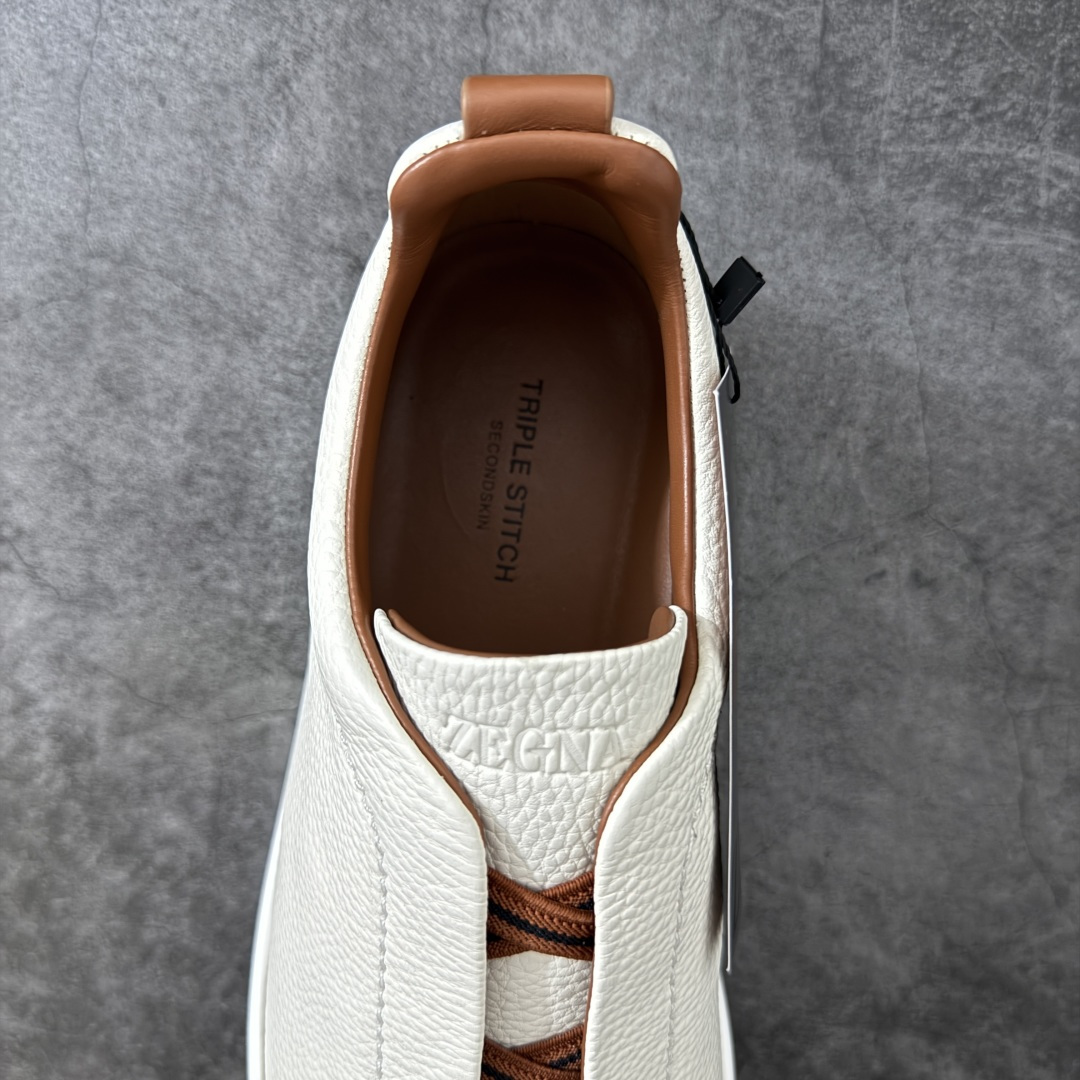 Zegna Triple Stitch 杰尼亚皮革 圆头平底 低帮低帮运动鞋 休闲板鞋 摔花纹荔枝牛皮制成，饰以丰富的工