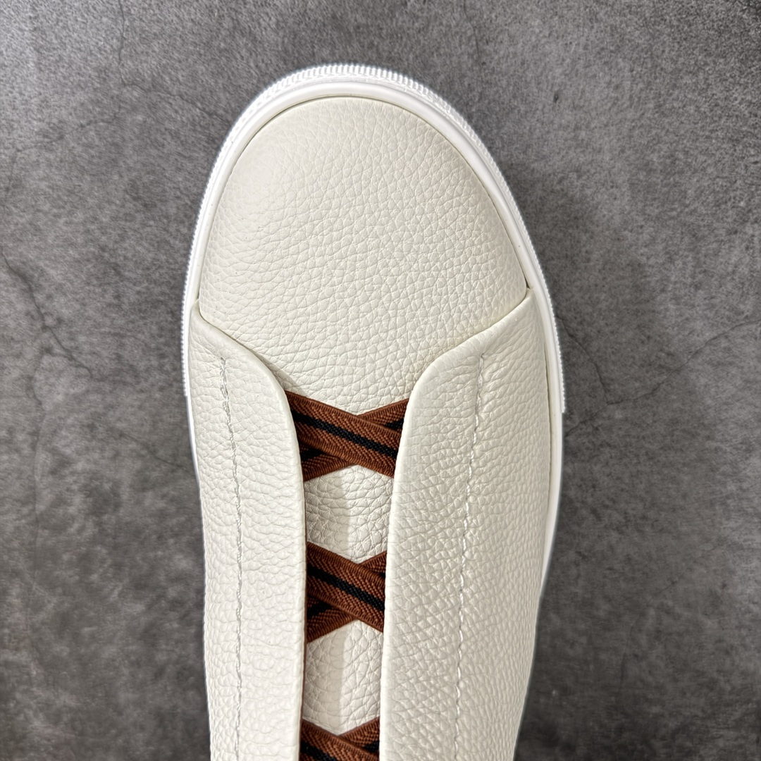 Zegna Triple Stitch 杰尼亚皮革 圆头平底 低帮低帮运动鞋 休闲板鞋 摔花纹荔枝牛皮制成，饰以丰富的工
