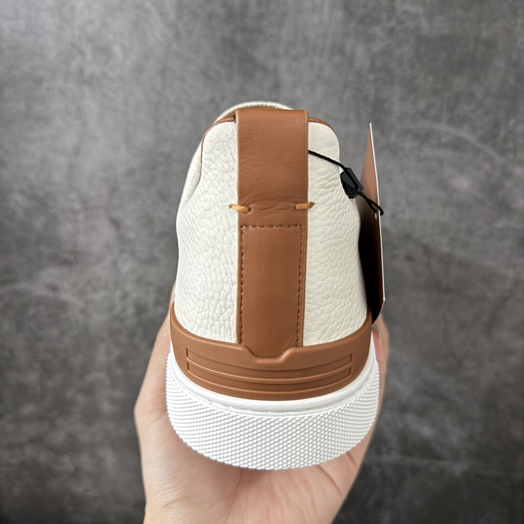 Zegna Triple Stitch 杰尼亚皮革 圆头平底 低帮低帮运动鞋 休闲板鞋 摔花纹荔枝牛皮制成，饰以丰富的工