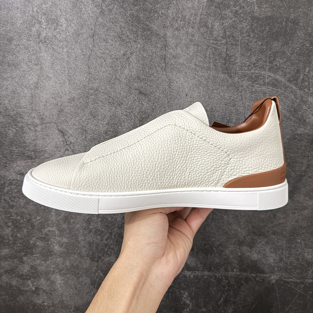 Zegna Triple Stitch 杰尼亚皮革 圆头平底 低帮低帮运动鞋 休闲板鞋 摔花纹荔枝牛皮制成，饰以丰富的工