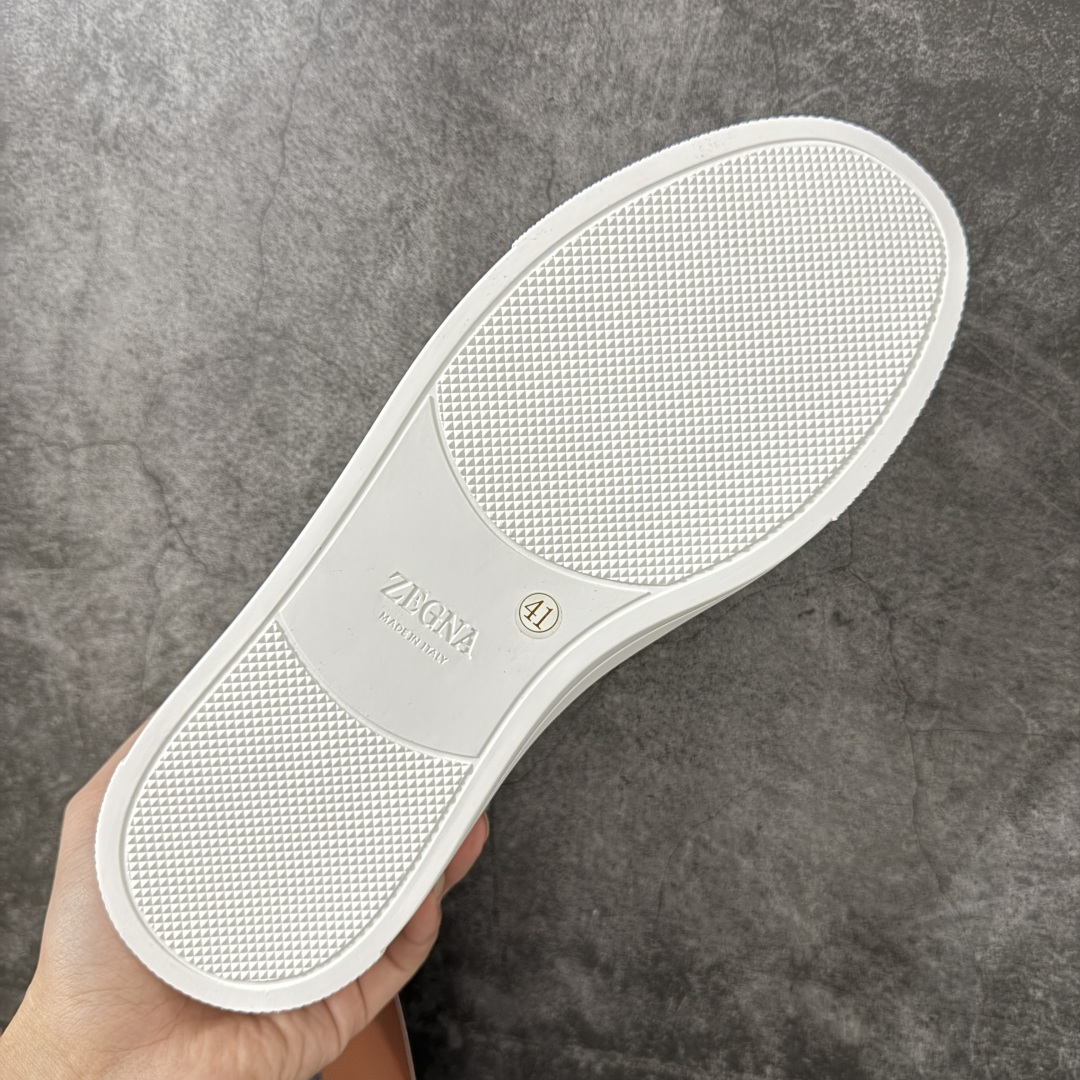 Zegna Triple Stitch 杰尼亚皮革 圆头平底 低帮低帮运动鞋 休闲板鞋 摔花纹荔枝牛皮制成，饰以丰富的工
