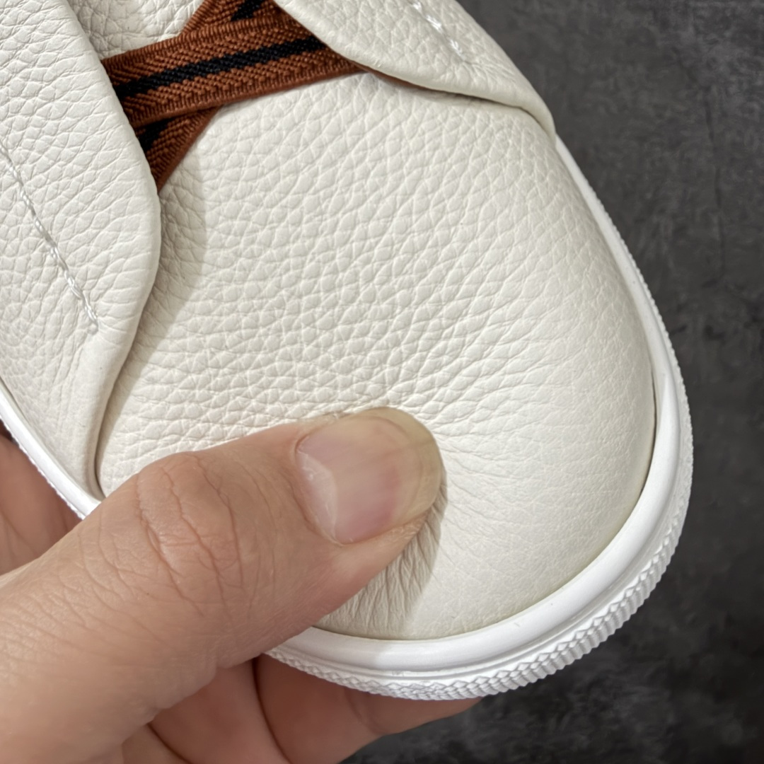 Zegna Triple Stitch 杰尼亚皮革 圆头平底 低帮低帮运动鞋 休闲板鞋 摔花纹荔枝牛皮制成，饰以丰富的工