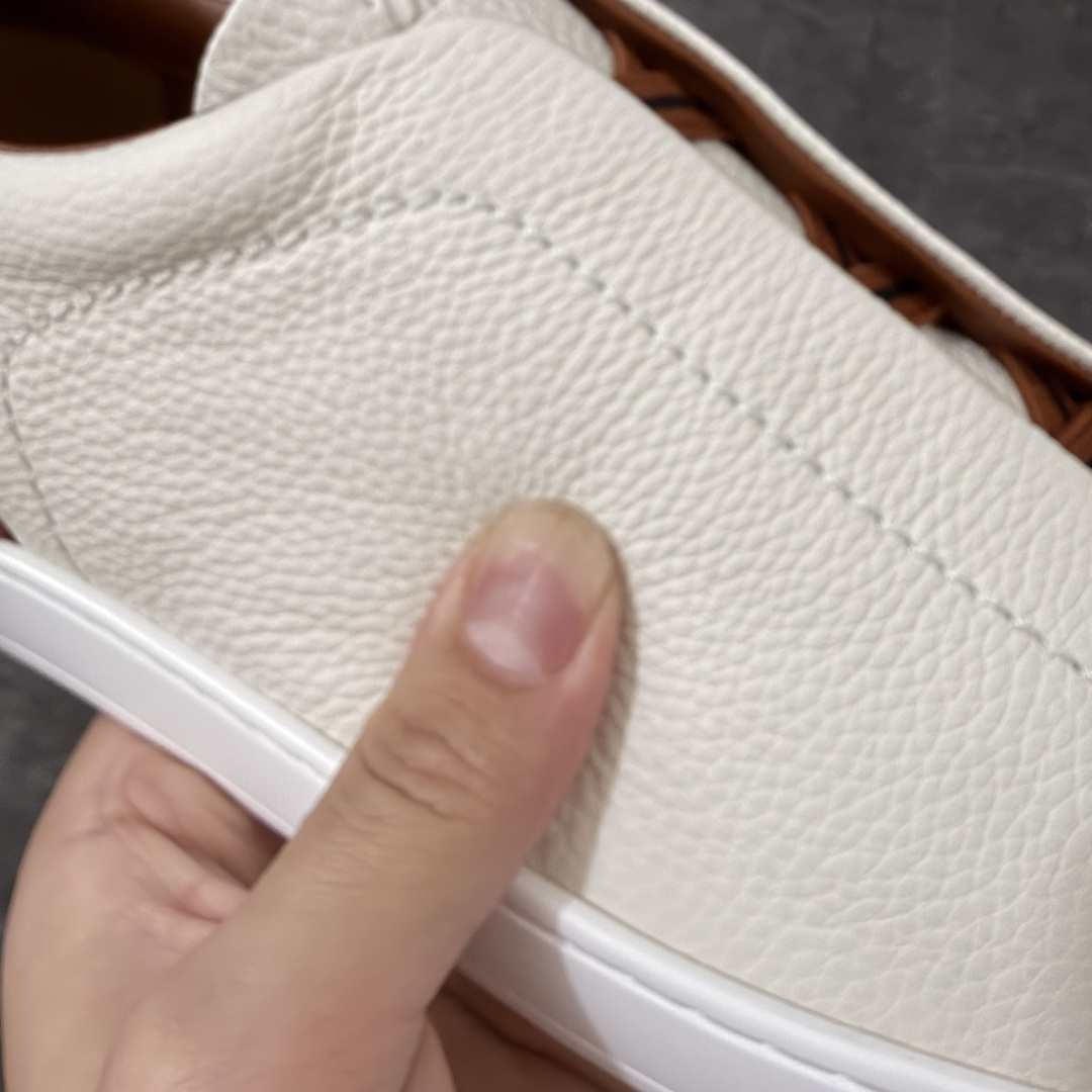 Zegna Triple Stitch 杰尼亚皮革 圆头平底 低帮低帮运动鞋 休闲板鞋 摔花纹荔枝牛皮制成，饰以丰富的工