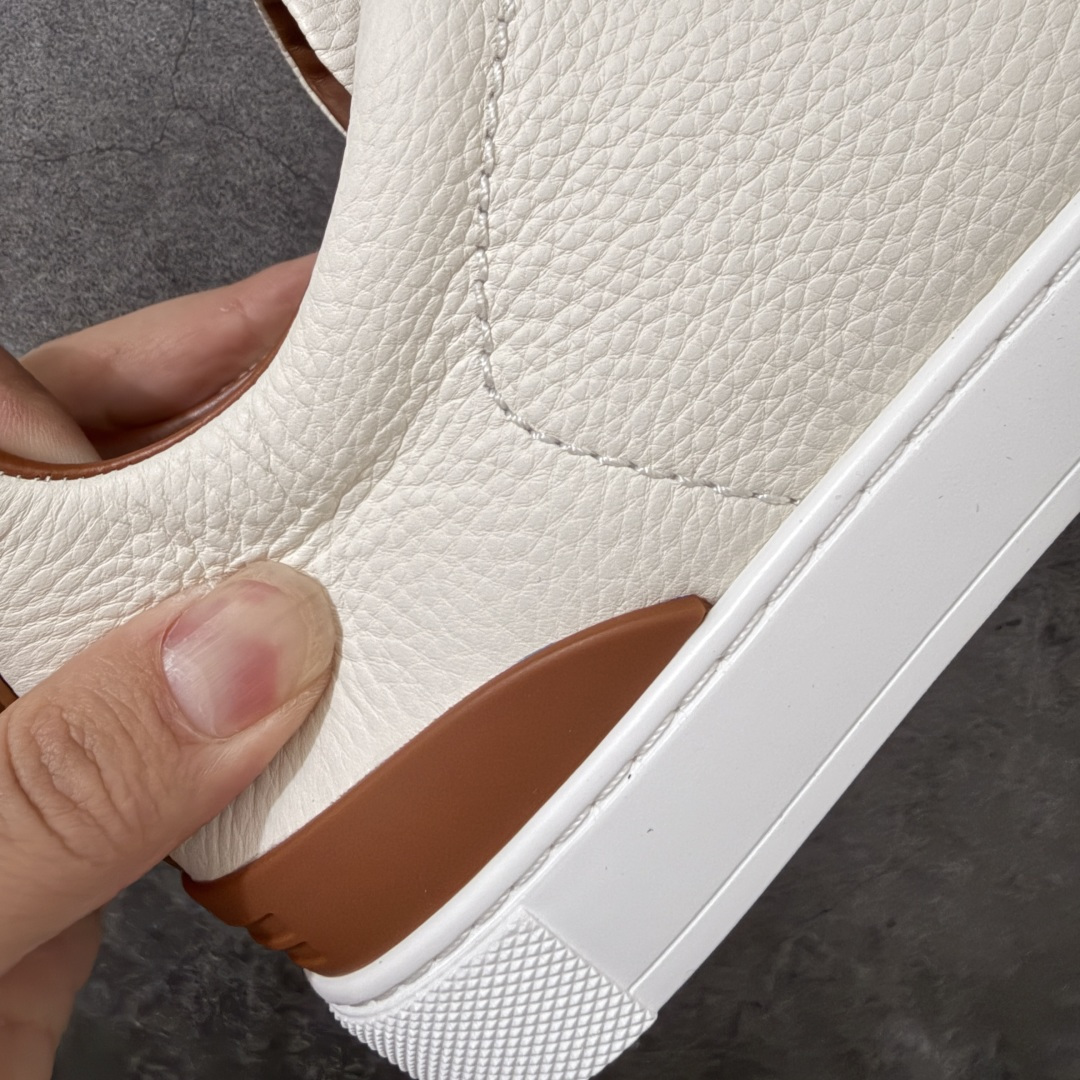 Zegna Triple Stitch 杰尼亚皮革 圆头平底 低帮低帮运动鞋 休闲板鞋 摔花纹荔枝牛皮制成，饰以丰富的工