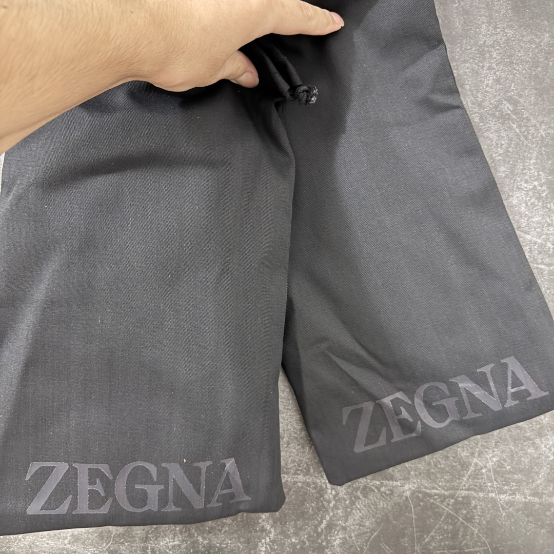Zegna Triple Stitch 杰尼亚皮革 圆头平底 低帮低帮运动鞋 休闲板鞋 摔花纹荔枝牛皮制成，饰以丰富的工