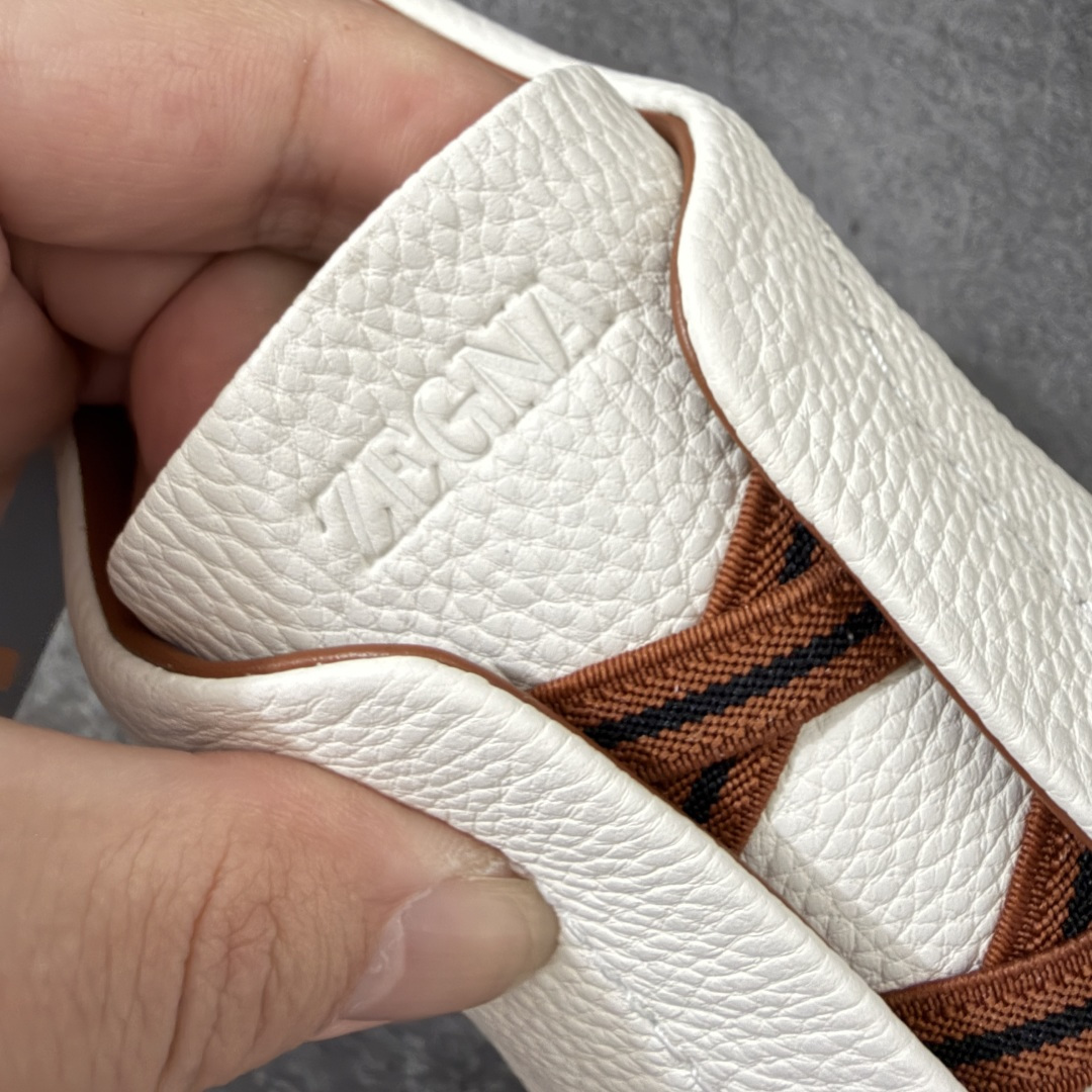 Zegna Triple Stitch 杰尼亚皮革 圆头平底 低帮低帮运动鞋 休闲板鞋 摔花纹荔枝牛皮制成，饰以丰富的工
