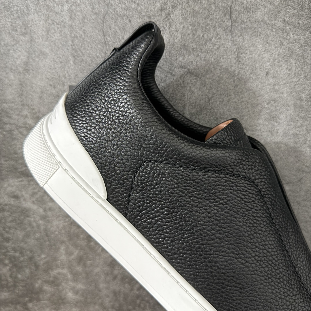 Zegna Triple Stitch 杰尼亚皮革 圆头平底 低帮低帮运动鞋 休闲板鞋 摔花纹荔枝牛皮制成，饰以丰富的工