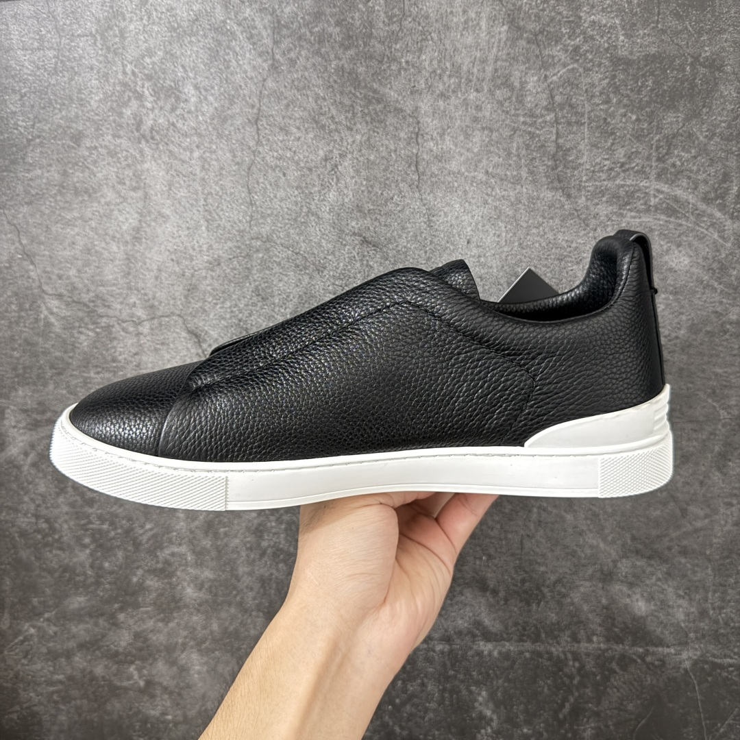 Zegna Triple Stitch 杰尼亚皮革 圆头平底 低帮低帮运动鞋 休闲板鞋 摔花纹荔枝牛皮制成，饰以丰富的工