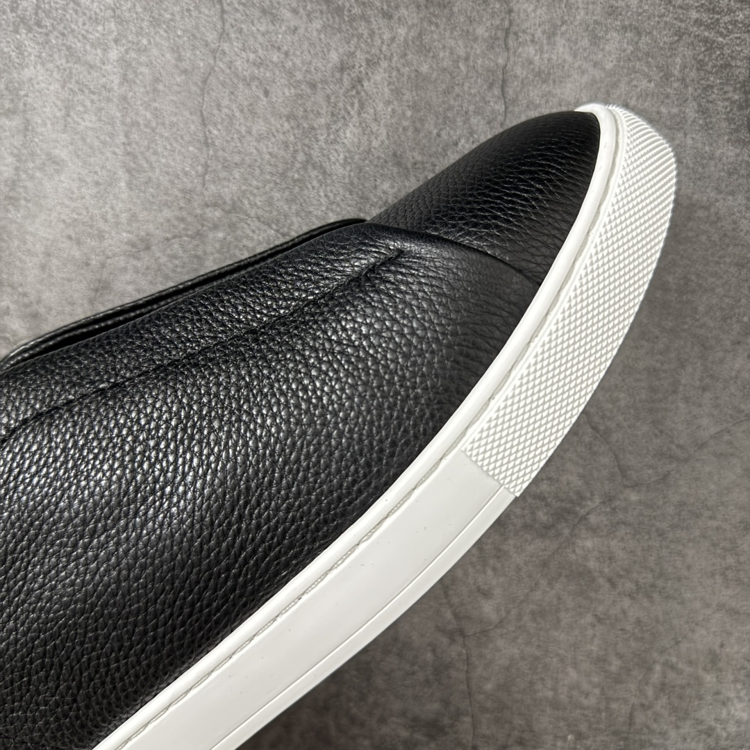 Zegna Triple Stitch 杰尼亚皮革 圆头平底 低帮低帮运动鞋 休闲板鞋 摔花纹荔枝牛皮制成，饰以丰富的工