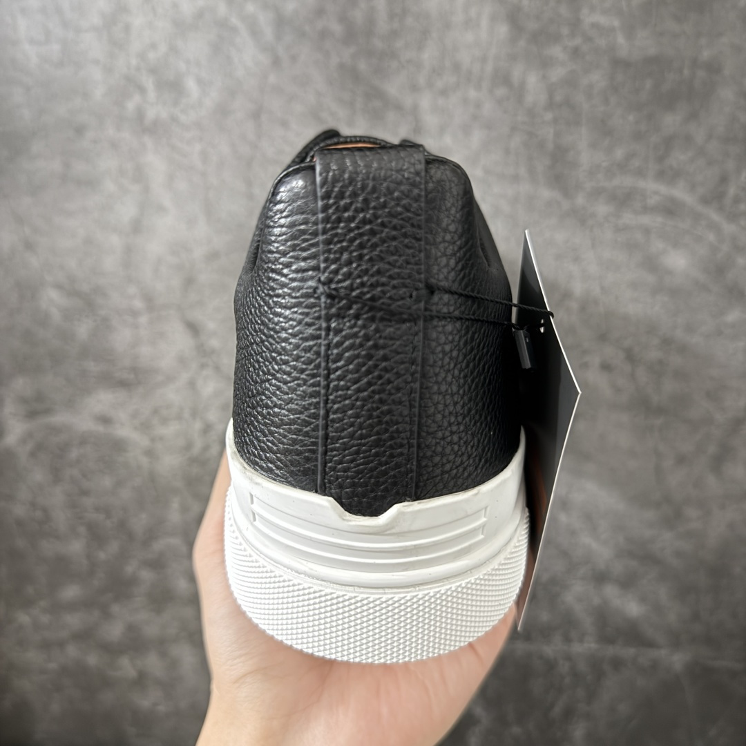 Zegna Triple Stitch 杰尼亚皮革 圆头平底 低帮低帮运动鞋 休闲板鞋 摔花纹荔枝牛皮制成，饰以丰富的工