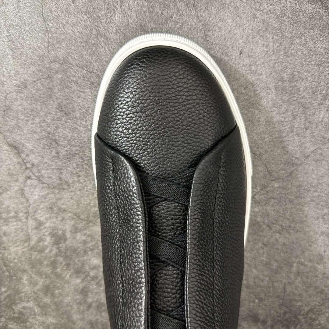 Zegna Triple Stitch 杰尼亚皮革 圆头平底 低帮低帮运动鞋 休闲板鞋 摔花纹荔枝牛皮制成，饰以丰富的工