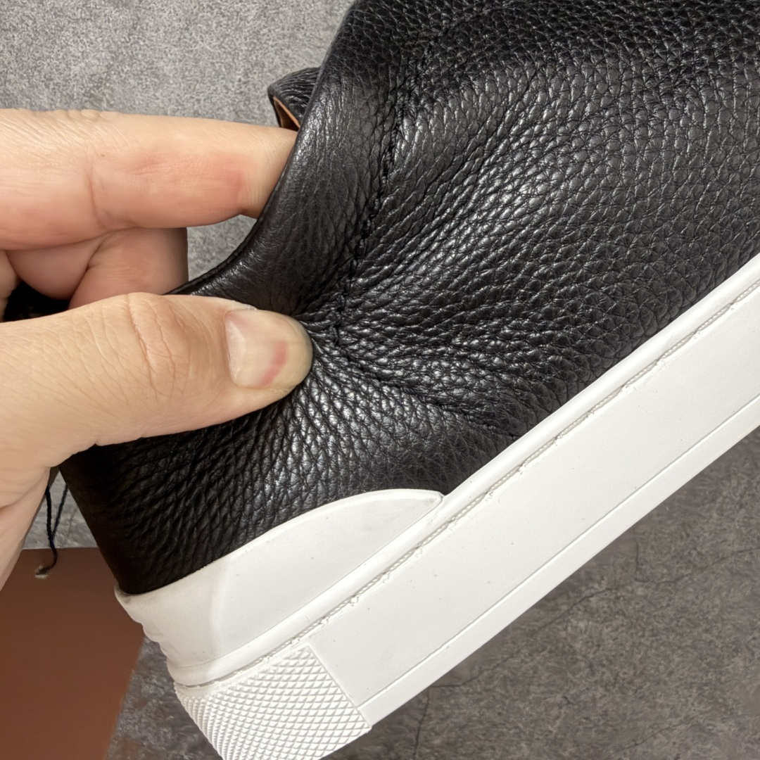 Zegna Triple Stitch 杰尼亚皮革 圆头平底 低帮低帮运动鞋 休闲板鞋 摔花纹荔枝牛皮制成,饰以丰富的工 Zegna Triple Stitch 杰尼亚皮革 圆头平底 低帮低帮运动鞋 休闲板鞋 摔花纹荔枝牛皮制成,饰以丰富的工