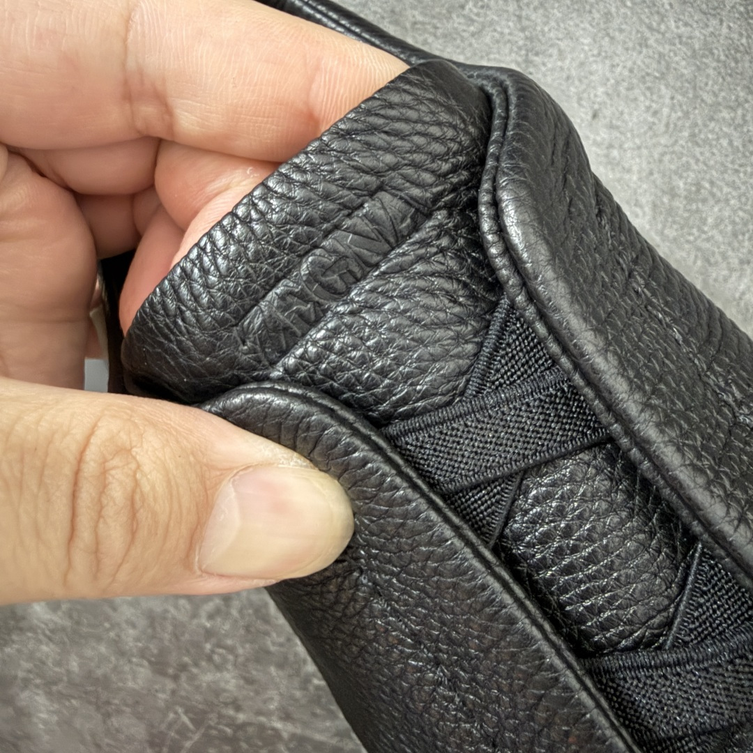 Zegna Triple Stitch 杰尼亚皮革 圆头平底 低帮低帮运动鞋 休闲板鞋 摔花纹荔枝牛皮制成,饰以丰富的工 Zegna Triple Stitch 杰尼亚皮革 圆头平底 低帮低帮运动鞋 休闲板鞋 摔花纹荔枝牛皮制成,饰以丰富的工