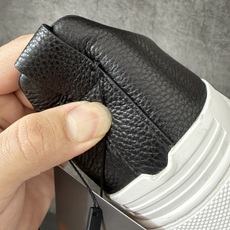 Zegna Triple Stitch 杰尼亚皮革 圆头平底 低帮低帮运动鞋 休闲板鞋 摔花纹荔枝牛皮制成,饰以丰富的工 Zegna Triple Stitch 杰尼亚皮革 圆头平底 低帮低帮运动鞋 休闲板鞋 摔花纹荔枝牛皮制成,饰以丰富的工