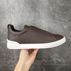 Zegna Triple Stitch 杰尼亚皮革 圆头平底 低帮低帮运动鞋 休闲板鞋 摔花纹荔枝牛皮制成,饰以丰富的工 Zegna Triple Stitch 杰尼亚皮革 圆头平底 低帮低帮运动鞋 休闲板鞋 摔花纹荔枝牛皮制成,饰以丰富的工