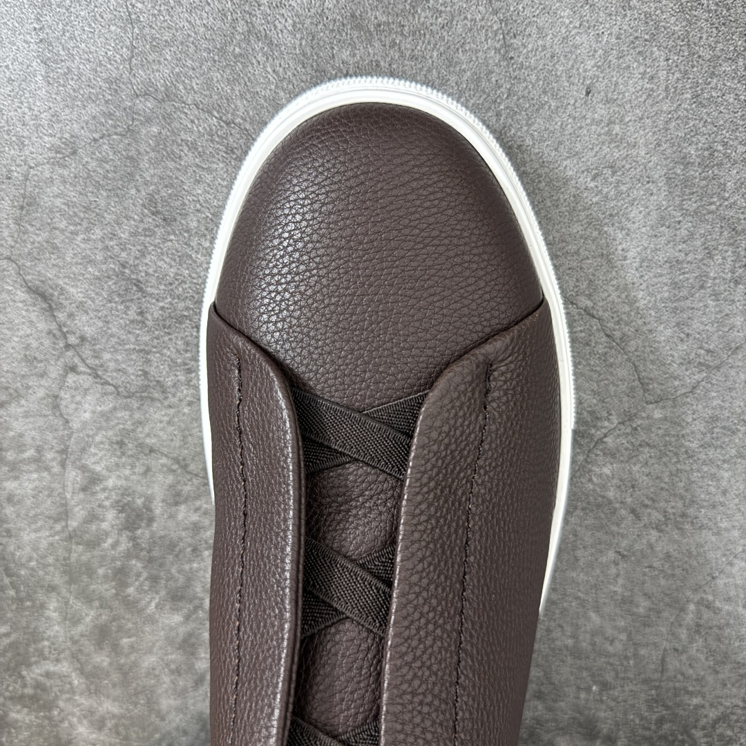 Zegna Triple Stitch 杰尼亚皮革 圆头平底 低帮低帮运动鞋 休闲板鞋 摔花纹荔枝牛皮制成，饰以丰富的工