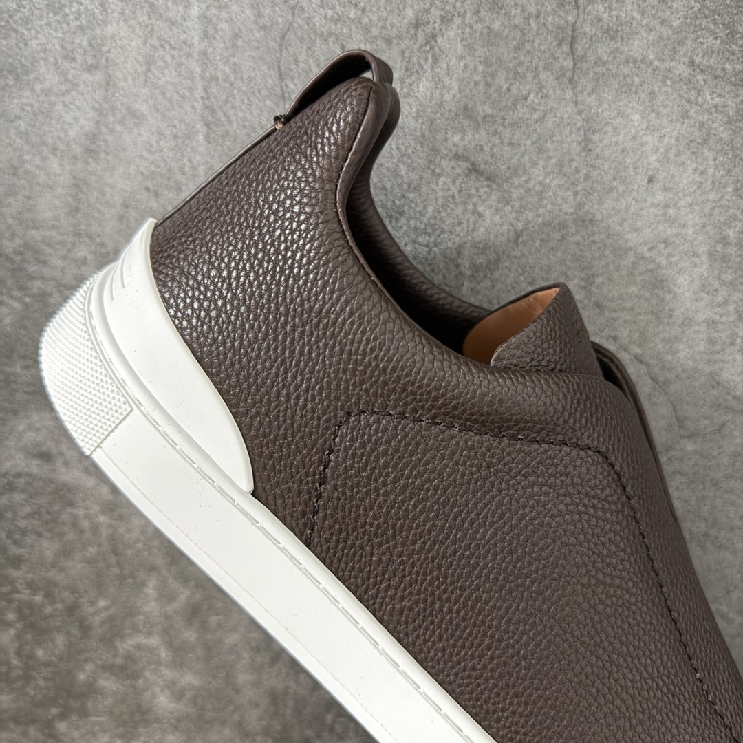 Zegna Triple Stitch 杰尼亚皮革 圆头平底 低帮低帮运动鞋 休闲板鞋 摔花纹荔枝牛皮制成，饰以丰富的工