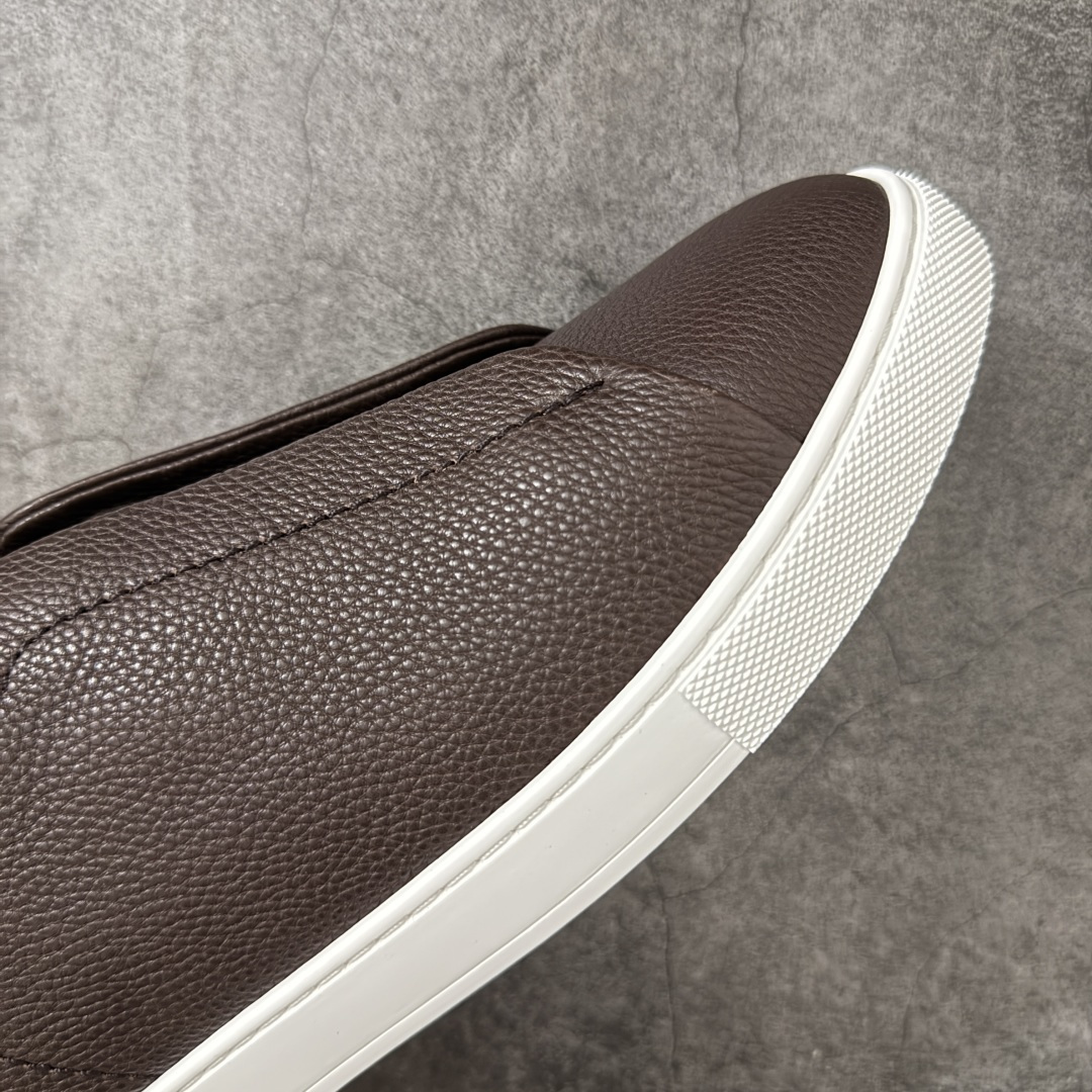 Zegna Triple Stitch 杰尼亚皮革 圆头平底 低帮低帮运动鞋 休闲板鞋 摔花纹荔枝牛皮制成，饰以丰富的工